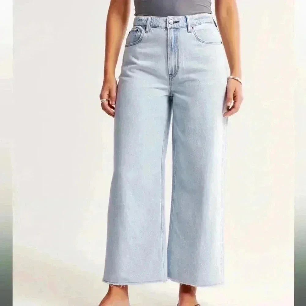 ABERCROMBIE Curve Love High Rise Cropped Wide Leg Jean